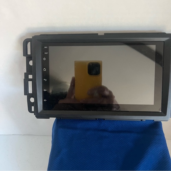 Android car radio 8 inch Chevy Silverado, Tahoe, and others 2006 body style - Picture 3 of 11